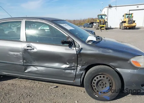 2005 Toyota Corolla Ce z USA, uszkodzony, nr VIN 2T1BR32E05C347933